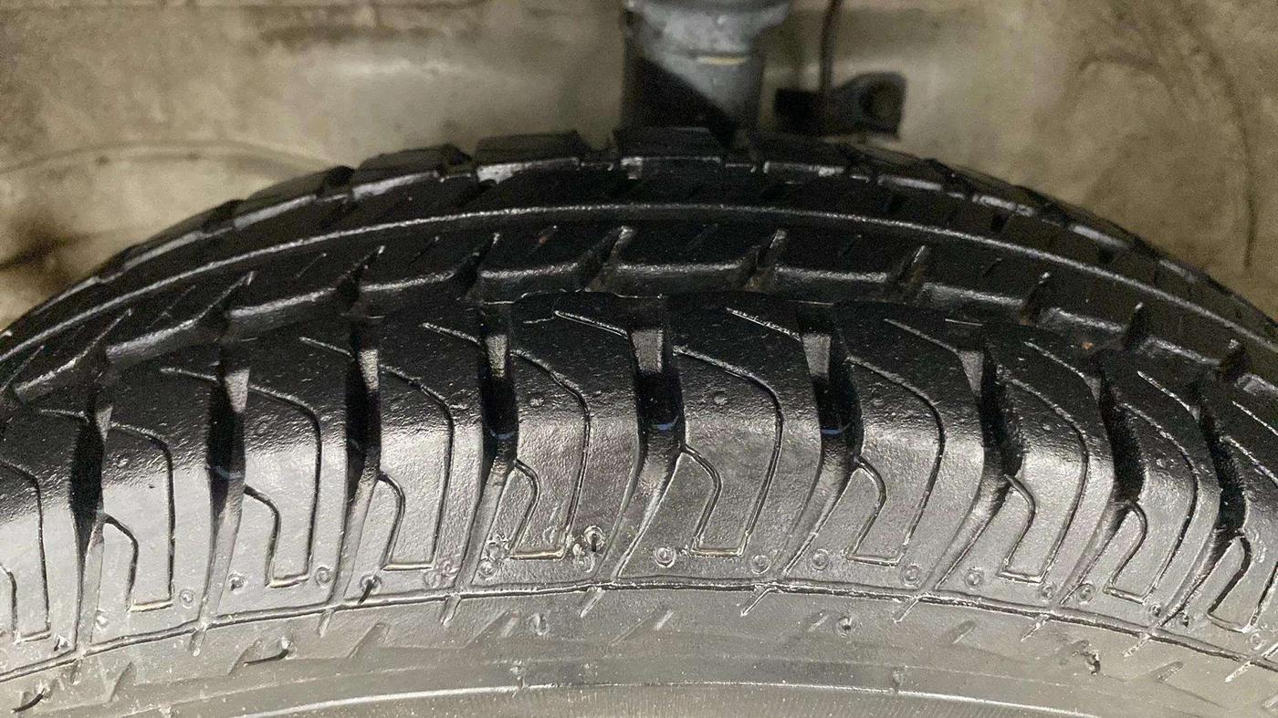 2013 Maruti Wagon R 1.0 LXI CNG, CNG, Manual, 63,462 km, Left Front Tyre Tread