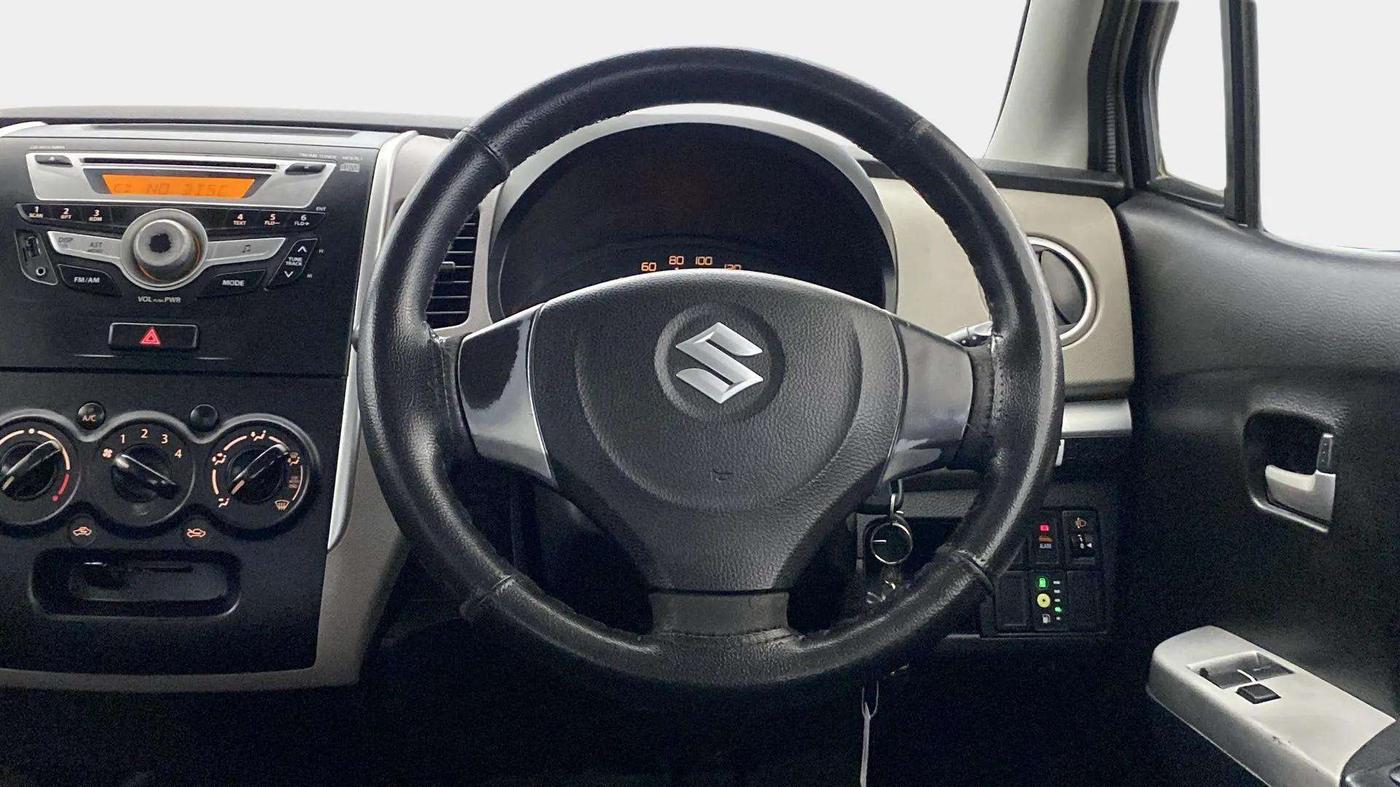 2013 Maruti Wagon R 1.0 LXI CNG, CNG, Manual, 63,462 km, Steering Wheel Close Up