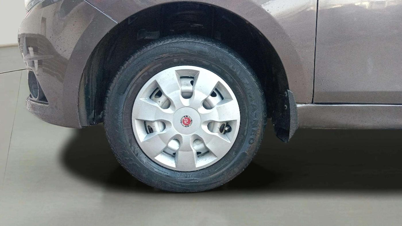 2017 Tata Tiago XE PETROL, Petrol, Manual, 55,236 km, Left Front Wheel