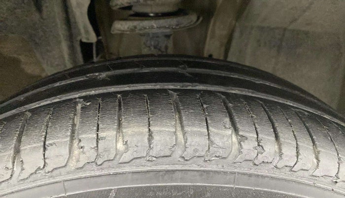 2021 Renault TRIBER RXZ, Petrol, Manual, 30,293 km, Right Front Tyre Tread