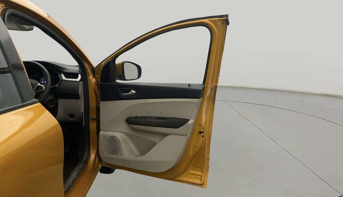 2021 Renault TRIBER RXZ, Petrol, Manual, 30,293 km, RHS Front Door