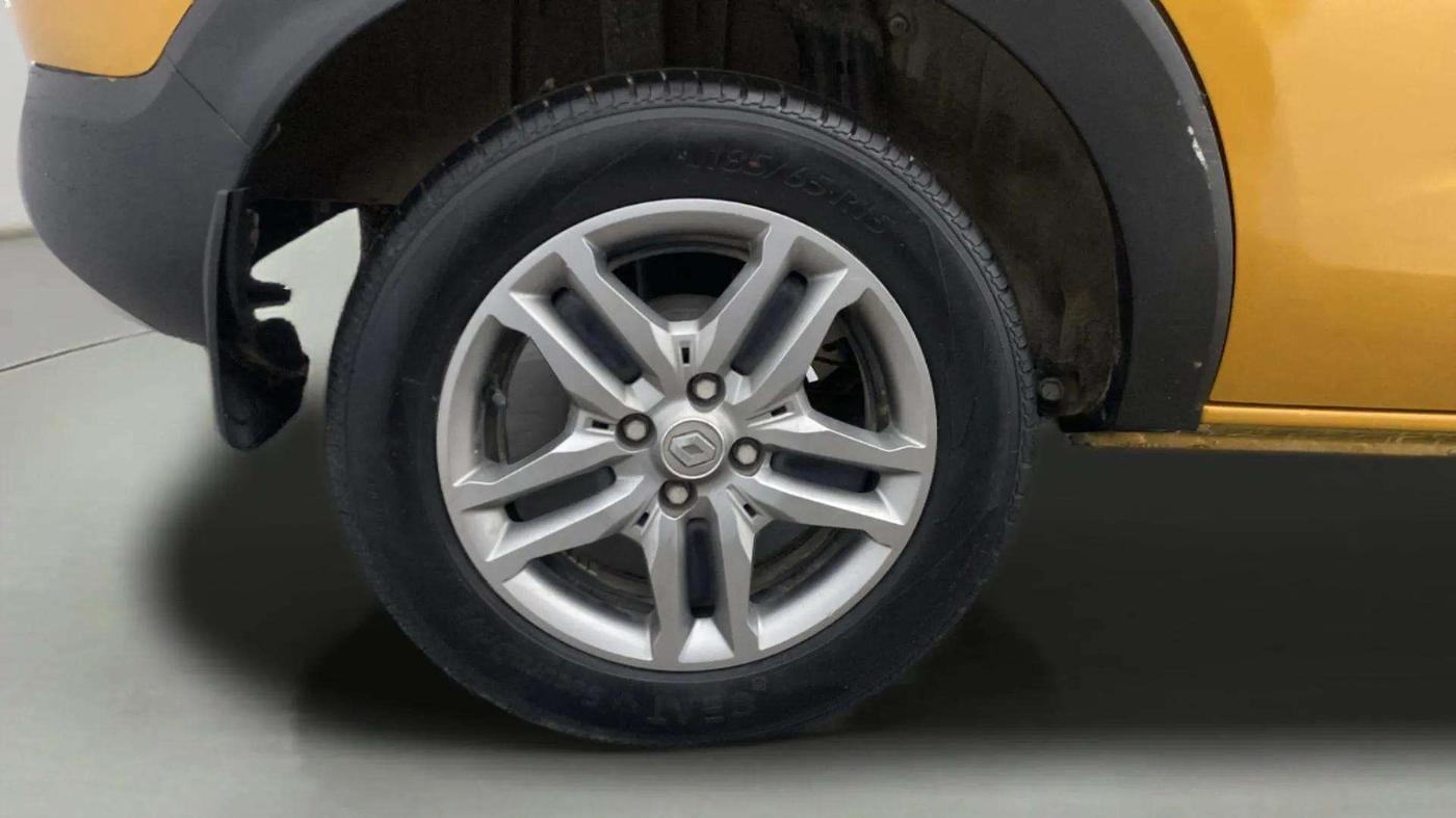 2021 Renault TRIBER RXZ, Petrol, Manual, 30,293 km, Right Rear Wheel