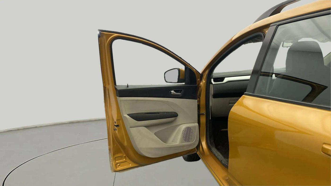 2021 Renault TRIBER RXZ, Petrol, Manual, 30,293 km, LHS Front Door