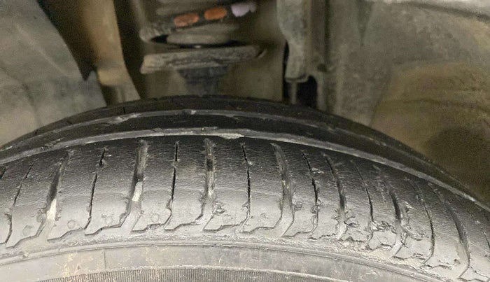2021 Renault TRIBER RXZ, Petrol, Manual, 30,293 km, Left Front Tyre Tread