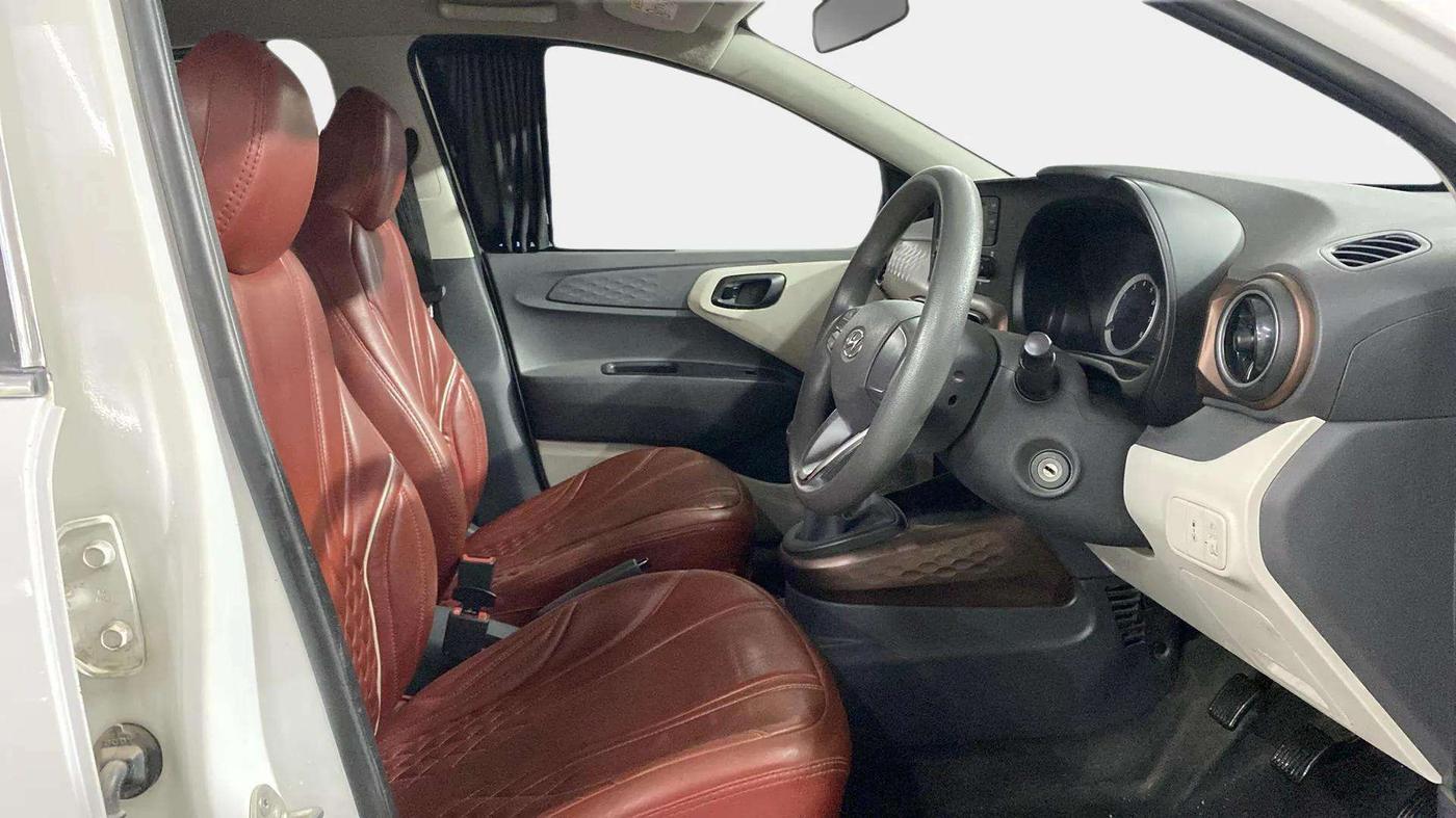 2021 Hyundai AURA S 1.2 CNG, CNG, Manual, 71,780 km, Right Side Front Door Cabin