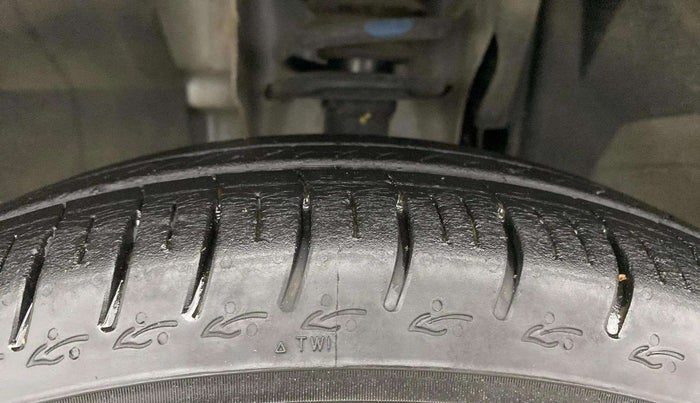 2022 Renault TRIBER RXT, Petrol, Manual, 7,102 km, Left Front Tyre Tread