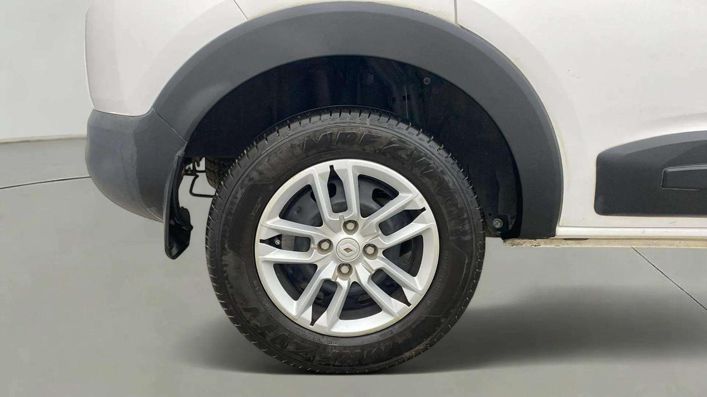 2022 Renault TRIBER RXT, Petrol, Manual, 7,115 km, Right Rear Wheel
