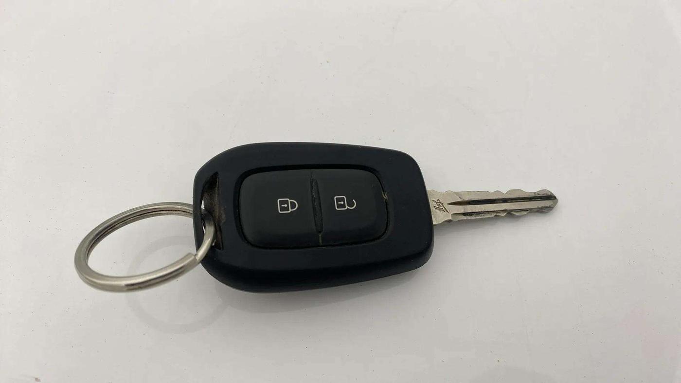 2022 Renault TRIBER RXT, Petrol, Manual, 7,115 km, Key Close Up