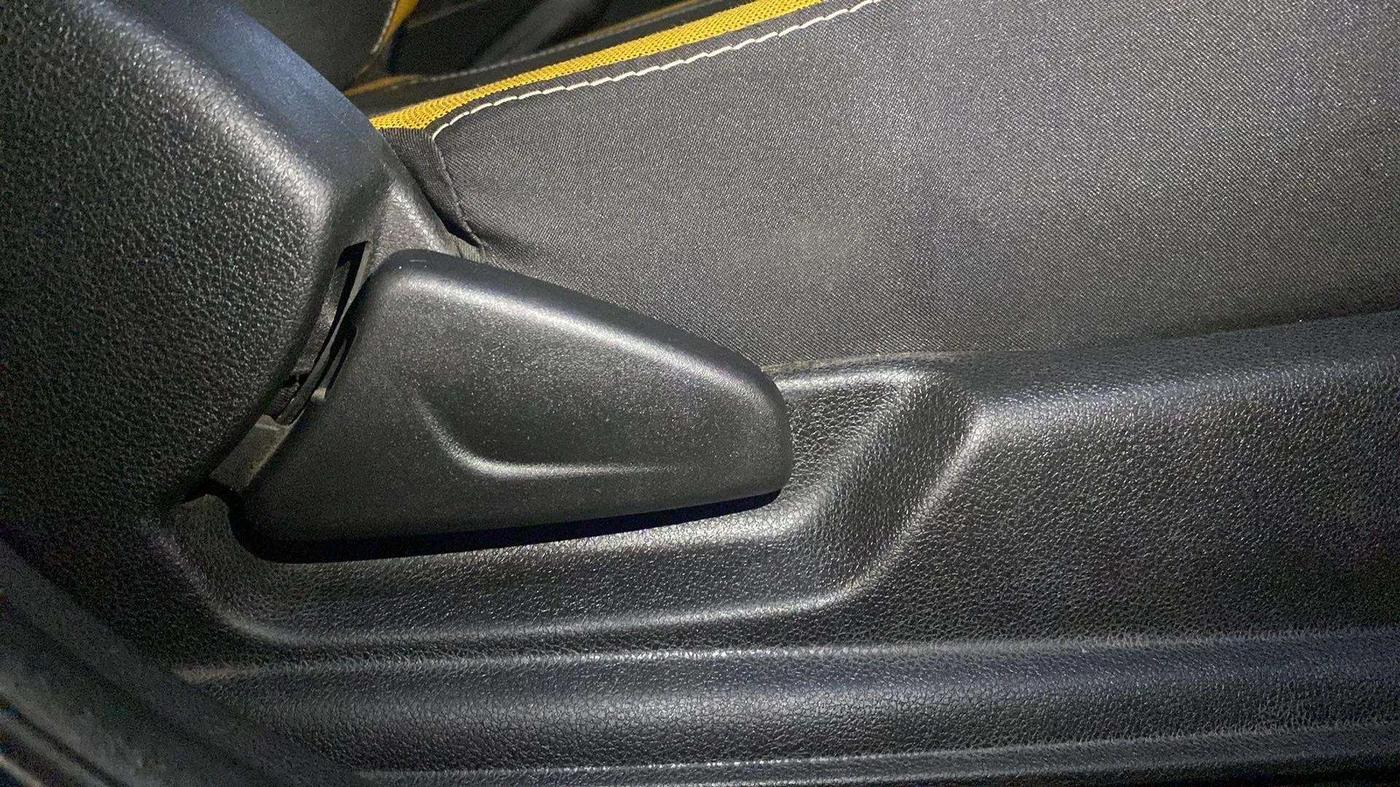 2022 Renault Kwid CLIMBER AMT 1.0, Petrol, Automatic, 16,839 km, Driver Side Adjustment Panel