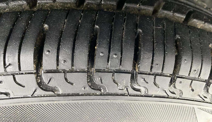 2016 Renault Kwid RXT 0.8, Petrol, Manual, 56,120 km, Right Front Tyre Tread
