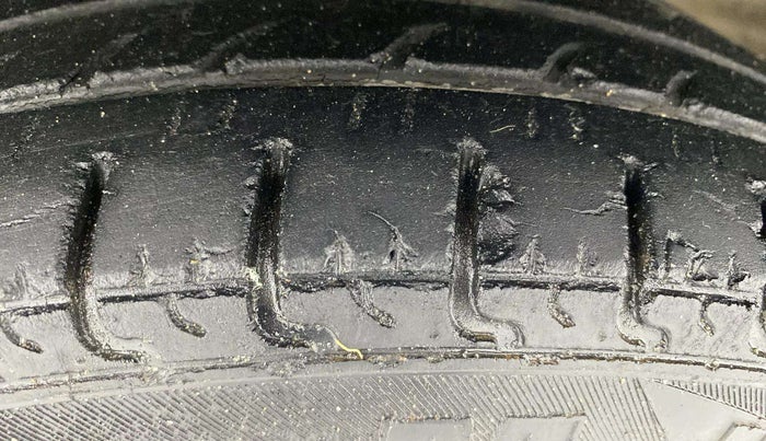 2016 Renault Kwid RXT 0.8, Petrol, Manual, 56,120 km, Left Front Tyre Tread