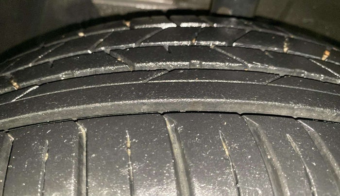 2022 Hyundai NEW I20 Sportz 1.2 IVT, Petrol, Automatic, 20,775 km, Left Front Tyre Tread