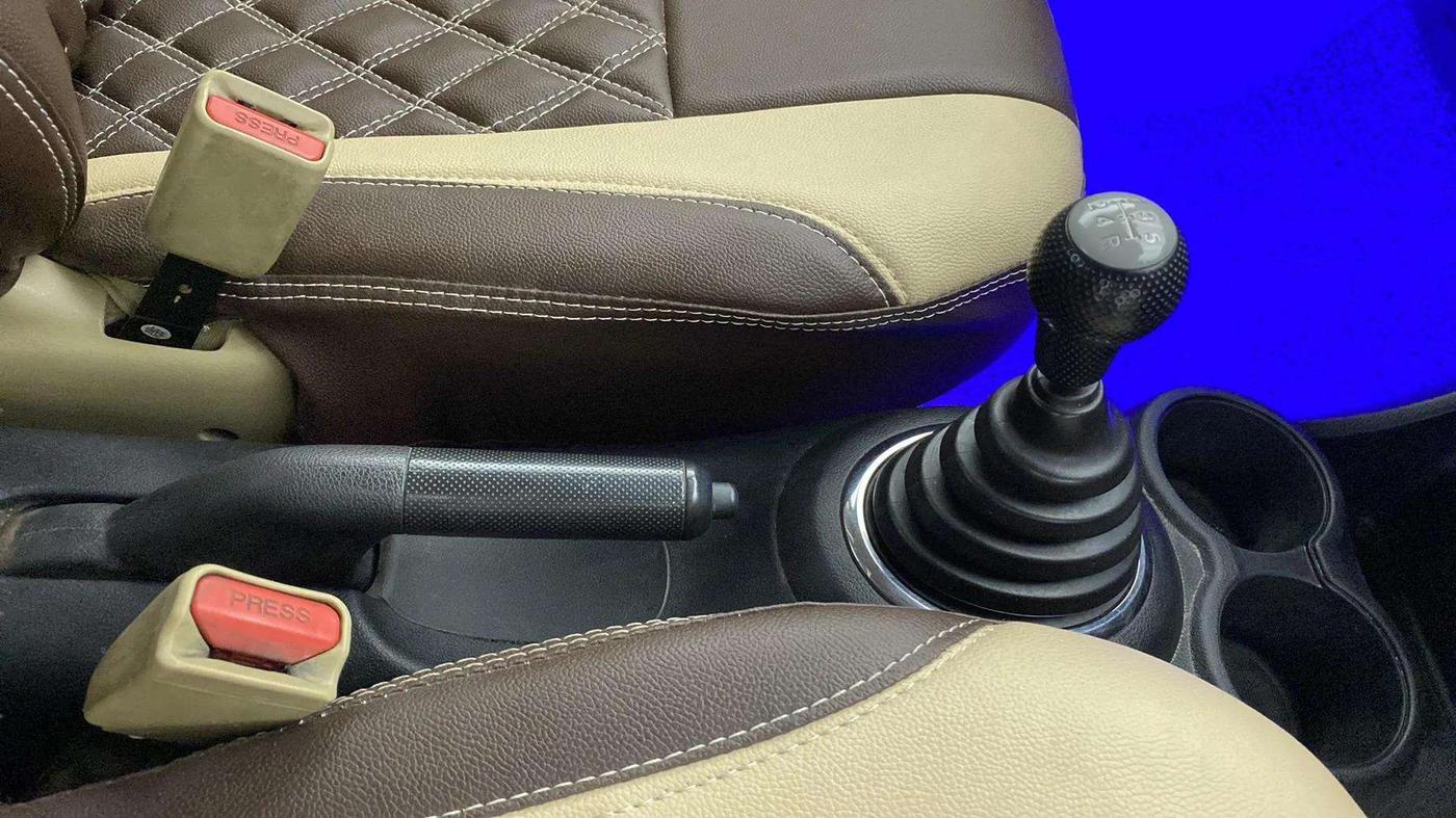 2017 Honda Brio S MT, CNG, Manual, 83,445 km, Gear Lever