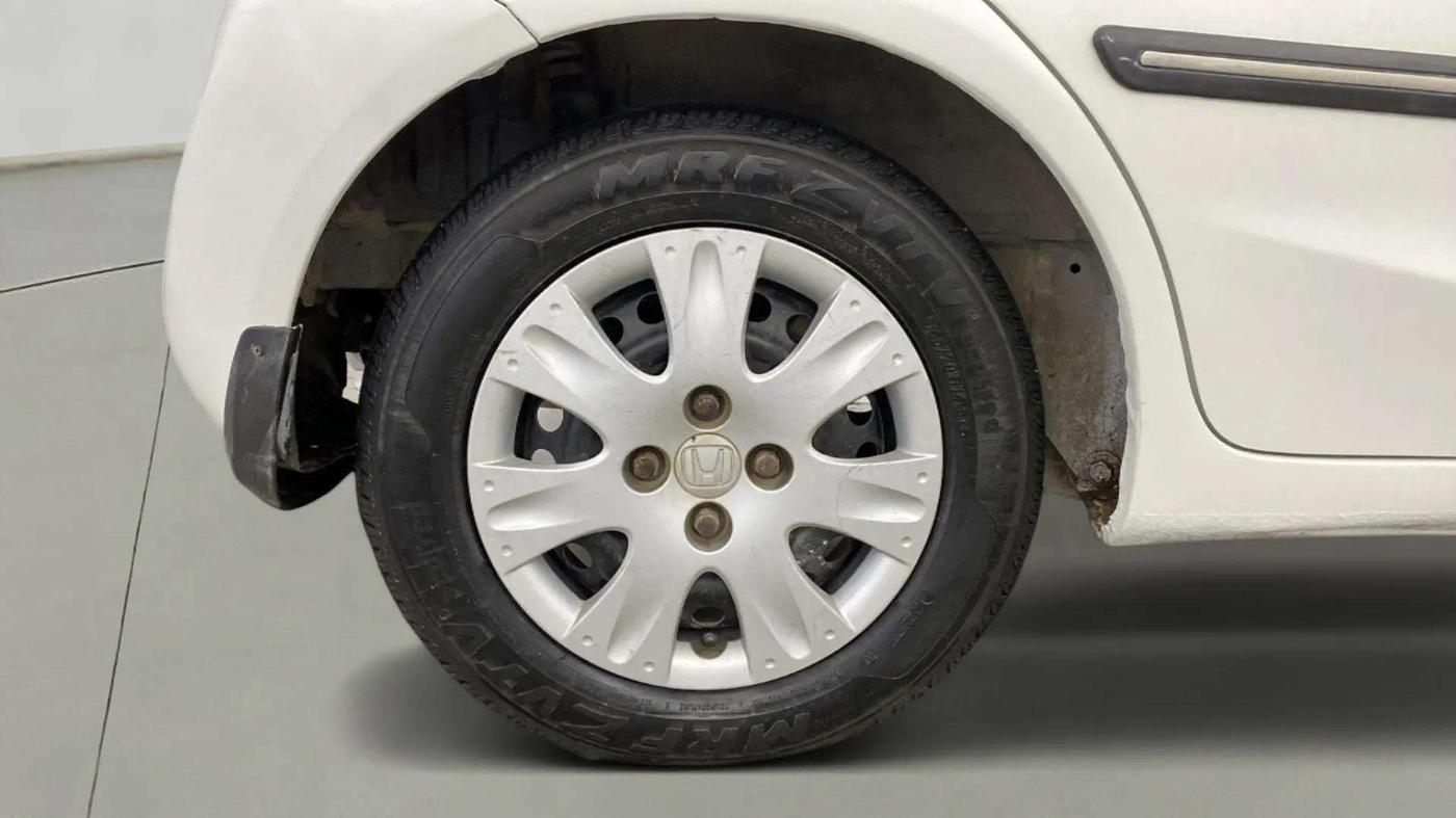 2017 Honda Brio S MT, CNG, Manual, 83,445 km, Right Rear Wheel