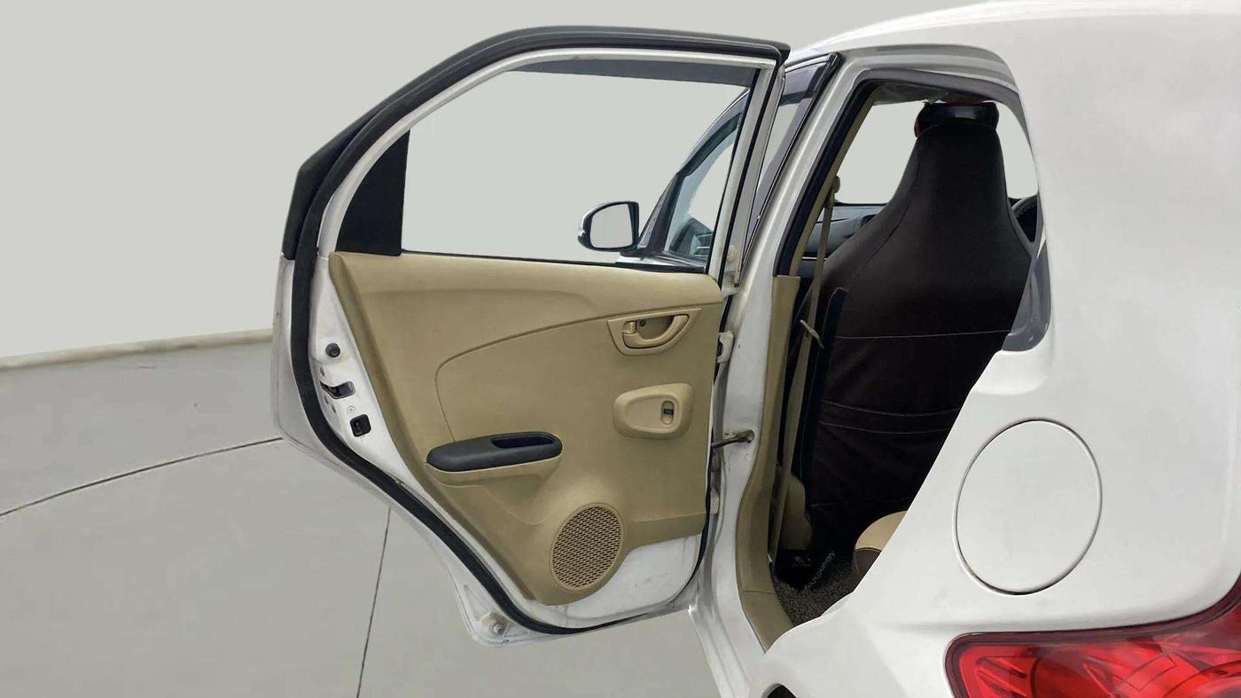 2017 Honda Brio S MT, CNG, Manual, 83,445 km, LHS Rear Door