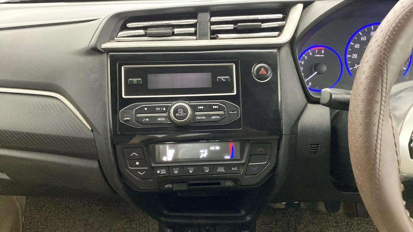 2017 Honda Brio S MT, CNG, Manual, 83,445 km, Air Conditioner