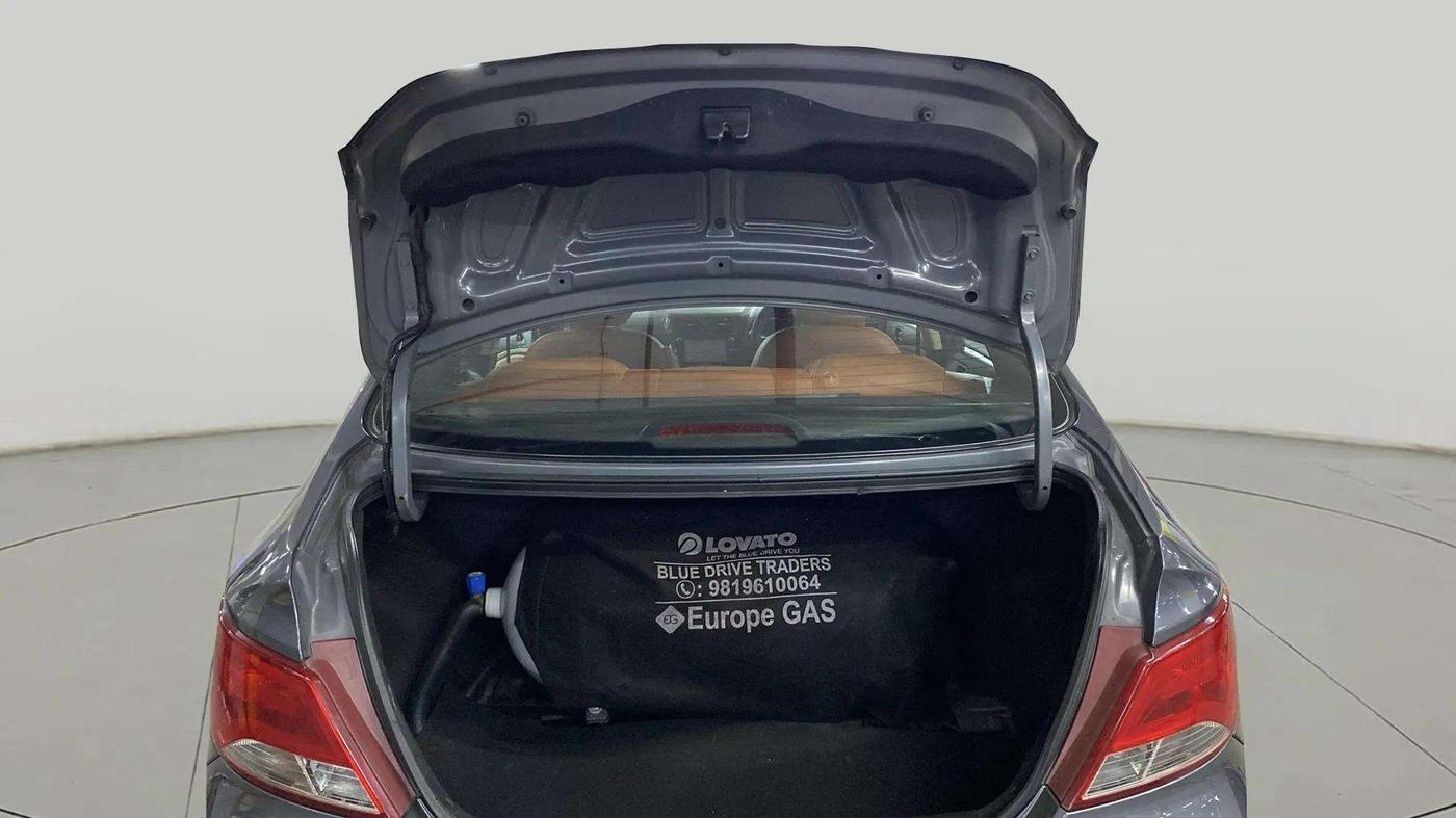 2017 Hyundai Verna 1.6 VTVT SX AT, CNG, Automatic, 82,041 km, Boot Door Open