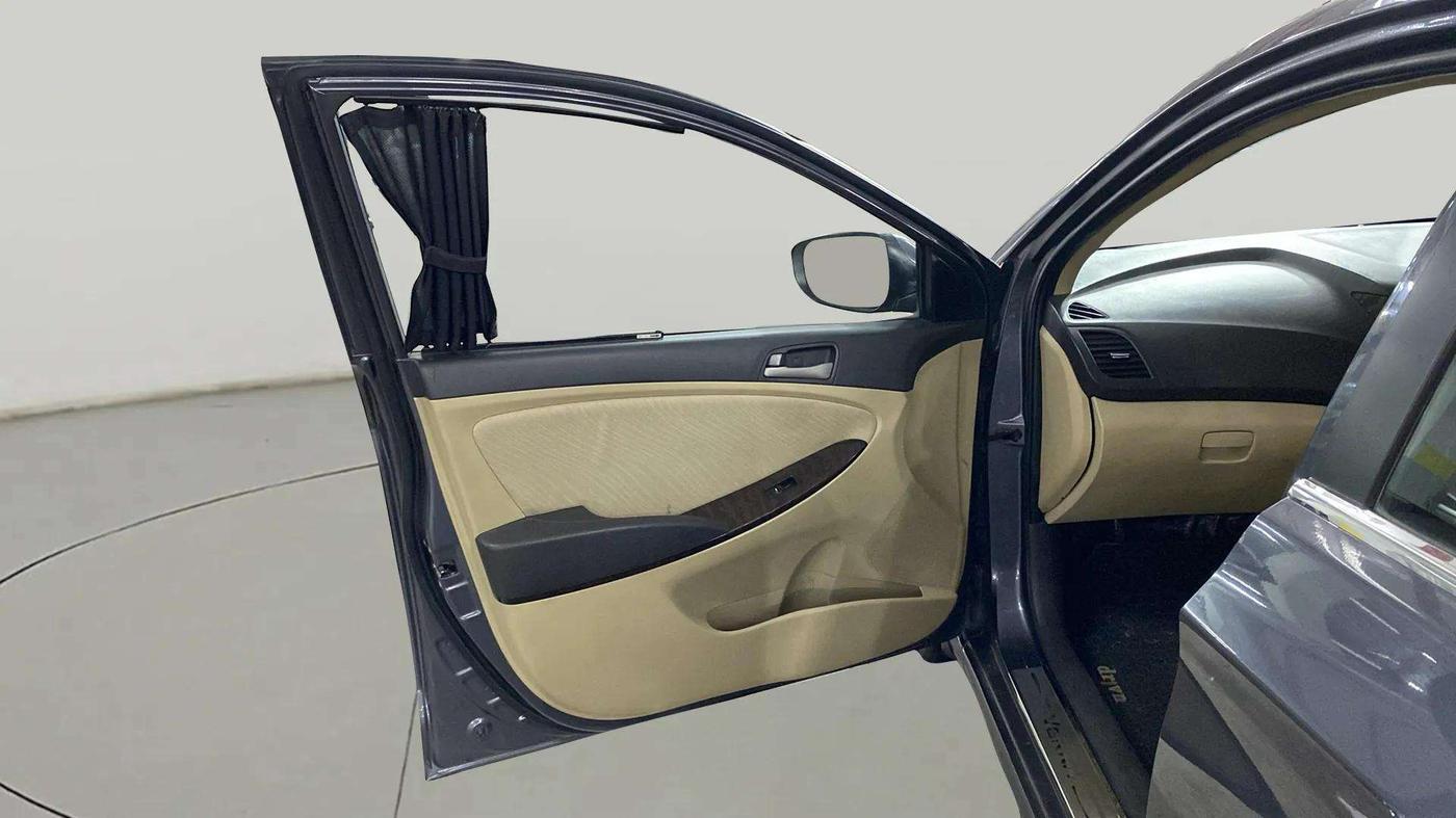 2017 Hyundai Verna 1.6 VTVT SX AT, CNG, Automatic, 82,041 km, LHS Front Door