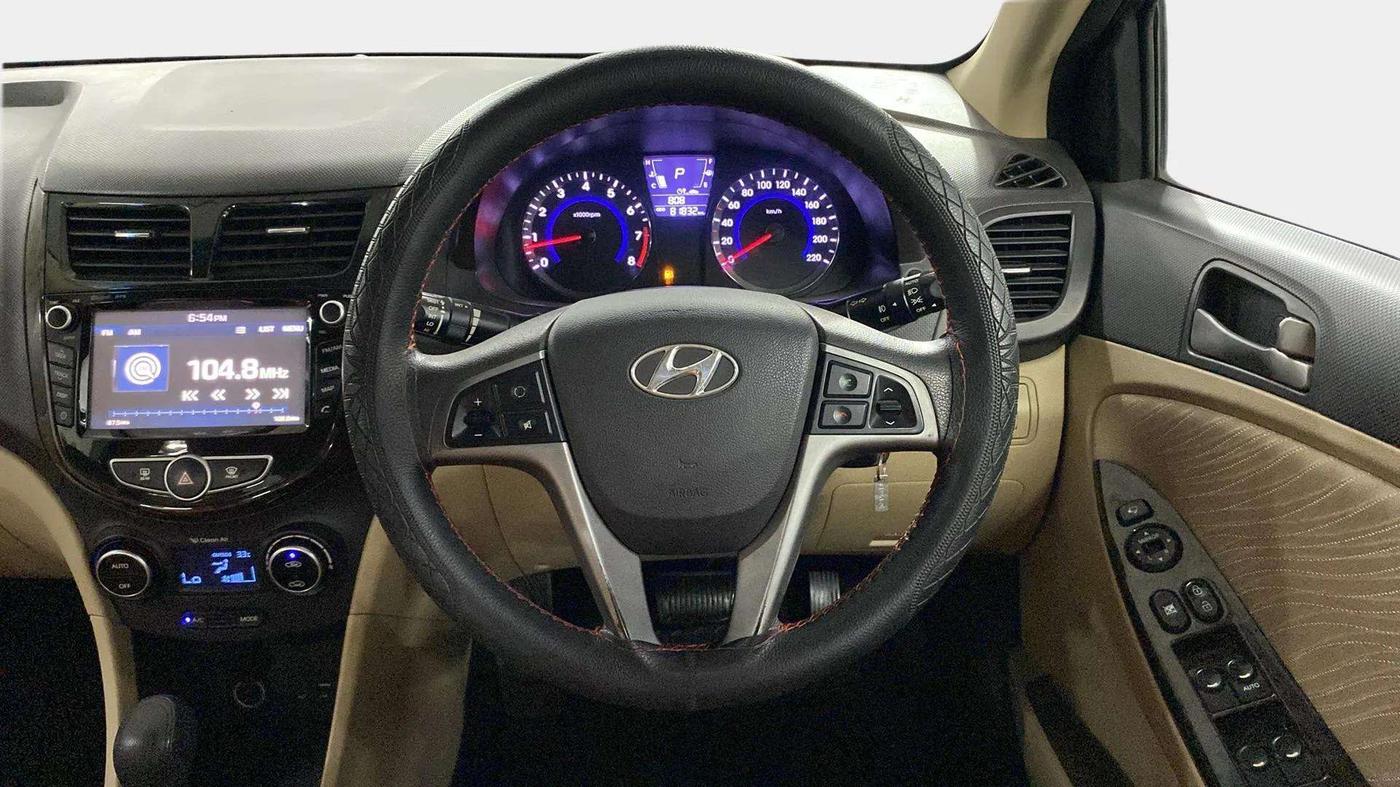 2017 Hyundai Verna 1.6 VTVT SX AT, CNG, Automatic, 82,041 km, Steering Wheel Close Up
