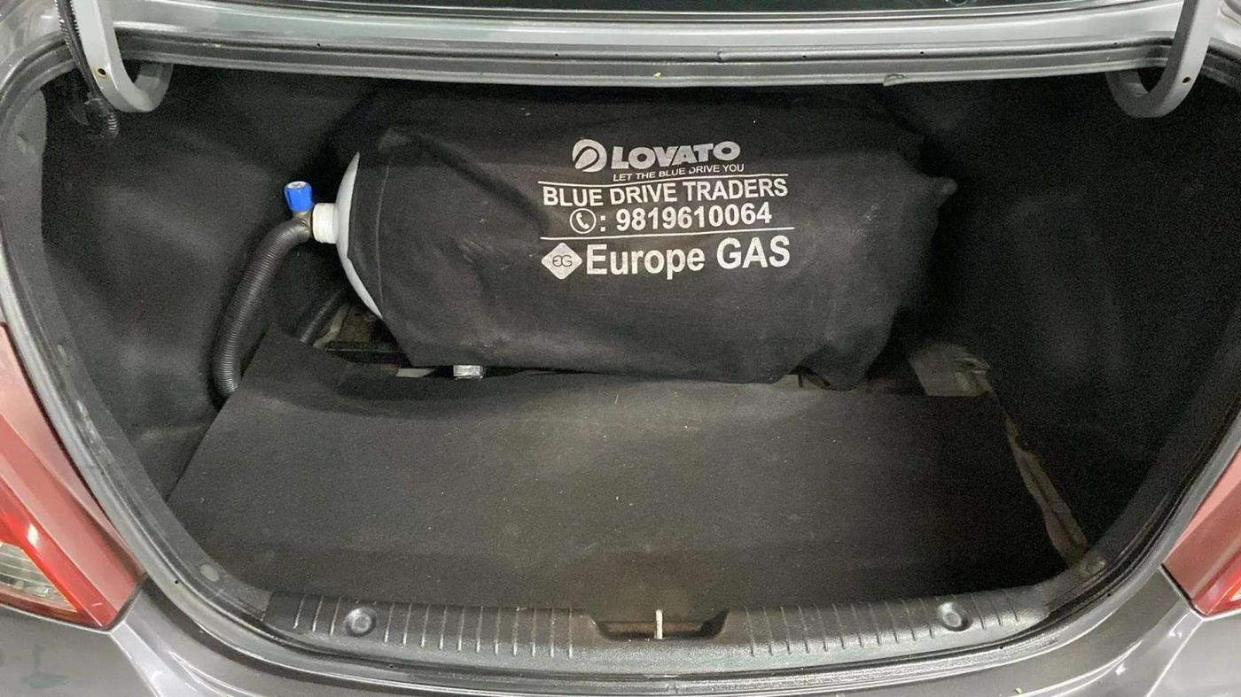 2017 Hyundai Verna 1.6 VTVT SX AT, CNG, Automatic, 82,041 km, Boot Inside