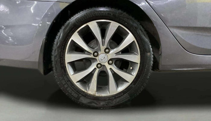2017 Hyundai Verna 1.6 VTVT SX AT, CNG, Automatic, 81,808 km, Right Rear Wheel
