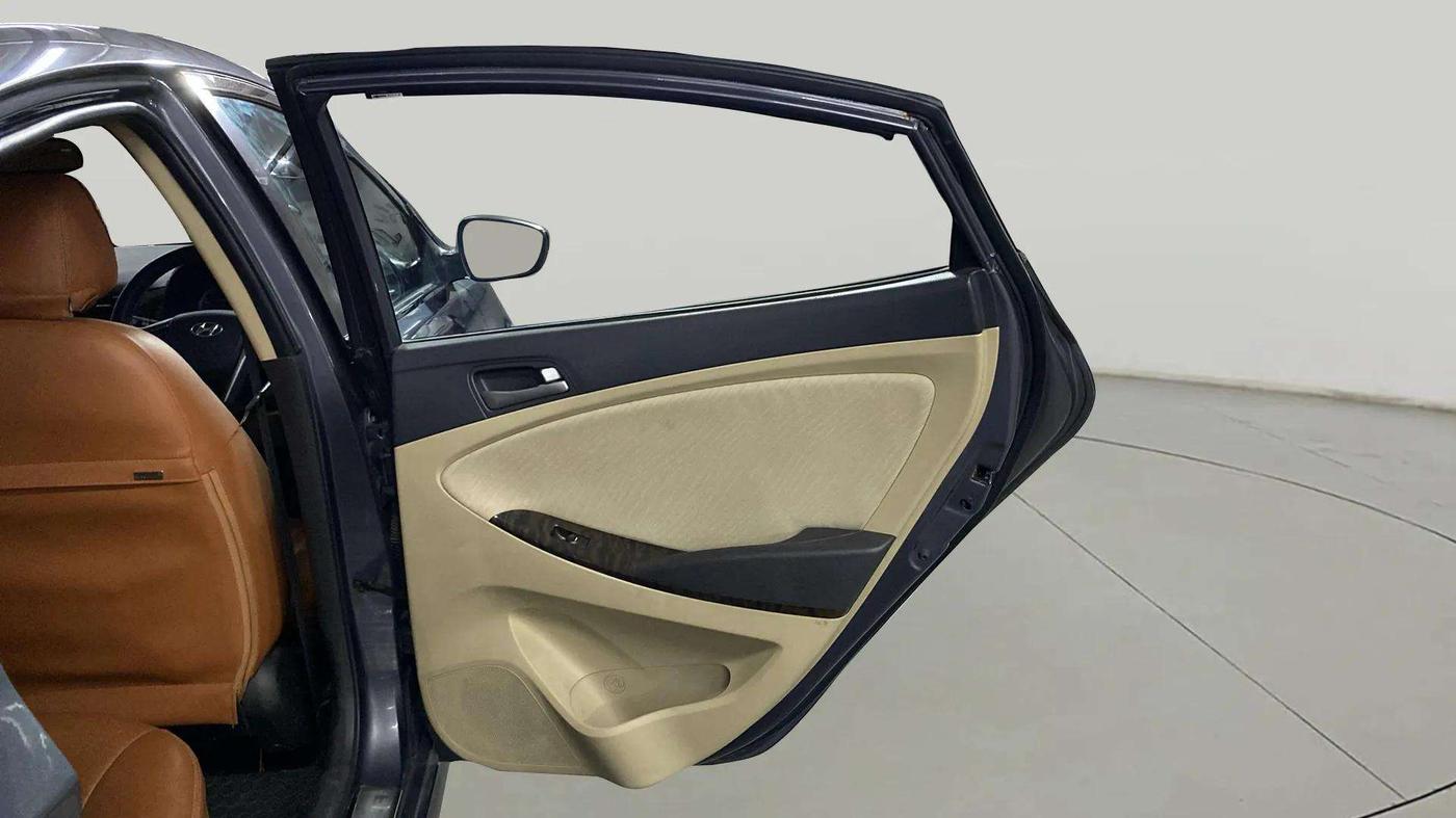 2017 Hyundai Verna 1.6 VTVT SX AT, CNG, Automatic, 82,041 km, RHS Rear Door
