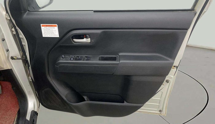 2022 Maruti New Wagon-R VXI CNG 1.0, CNG, Manual, 65,957 km, Driver Side Door Panels Control