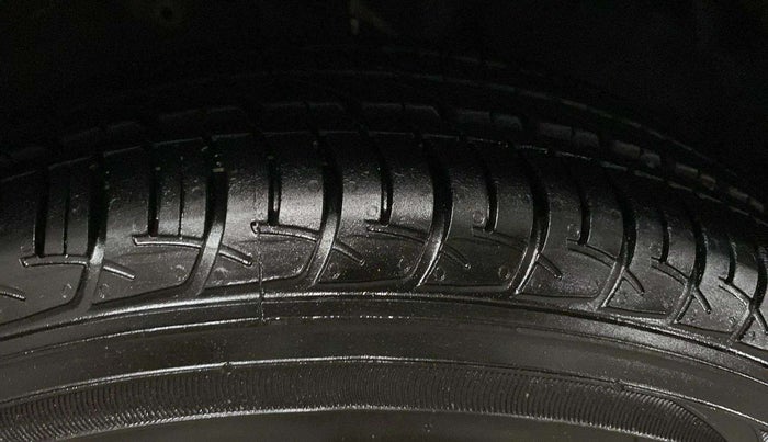 2022 Maruti New Wagon-R VXI (O) 1.2 AMT, Petrol, Automatic, 33,434 km, Right Front Tyre Tread