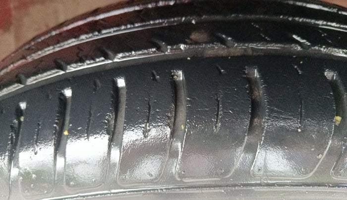 2021 Maruti Swift VXI, Petrol, Manual, 23,303 km, Right Front Tyre Tread