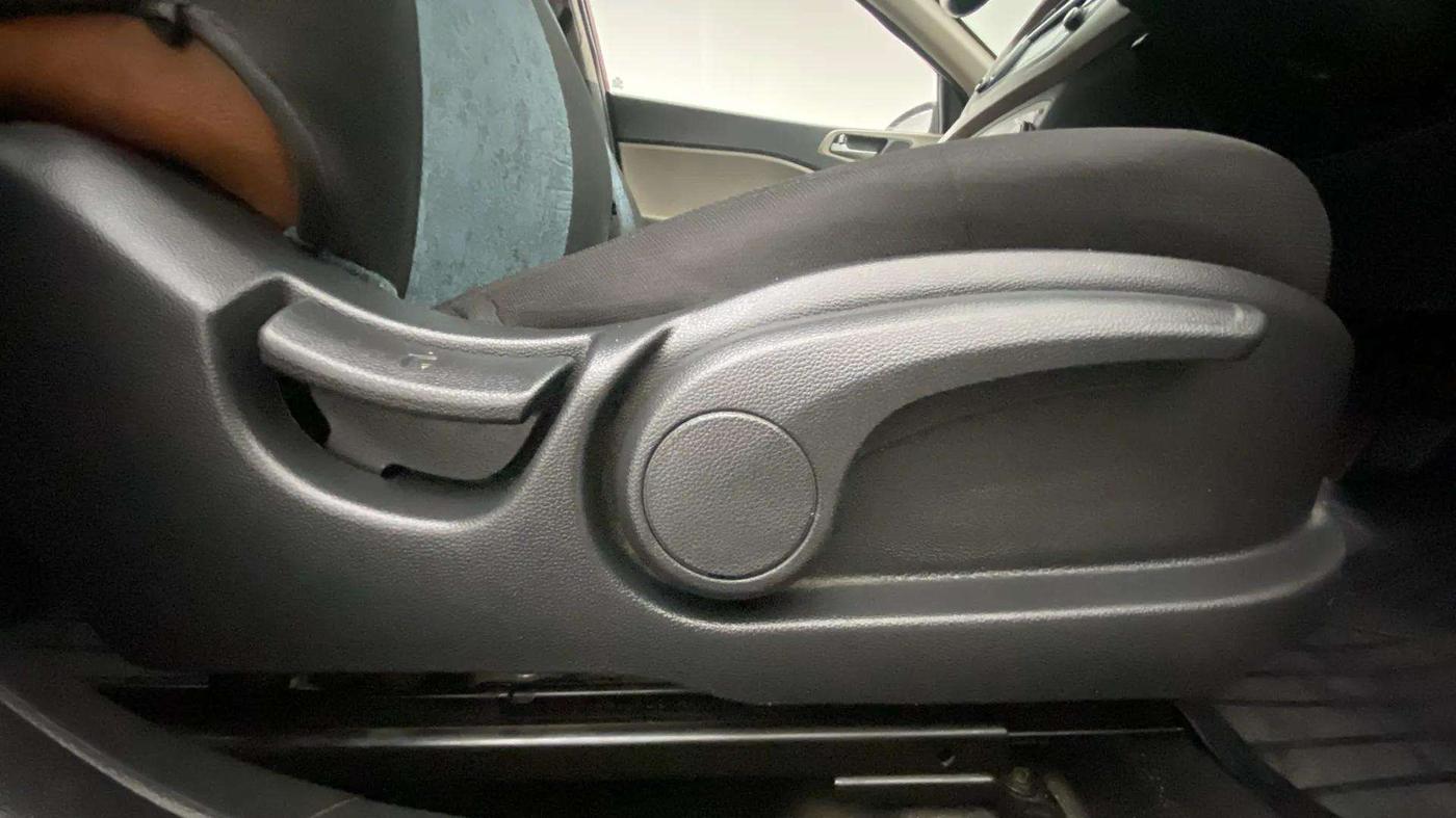 2018 Hyundai Elite i20 ASTA 1.2 (O), Petrol, Manual, 82,483 km, Driver Side Adjustment Panel