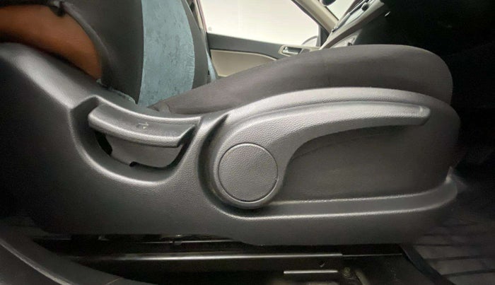 2018 Hyundai Elite i20 ASTA 1.2 (O), Petrol, Manual, 82,483 km, Driver Side Adjustment Panel