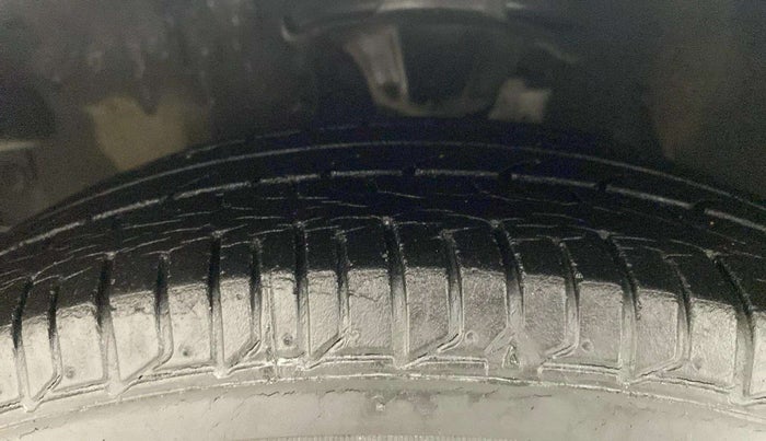 2014 Hyundai i10 SPORTZ 1.1, Petrol, Manual, 45,119 km, Left Front Tyre Tread