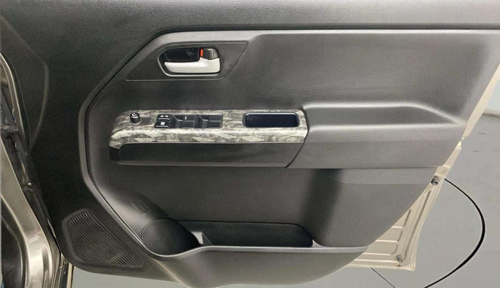 2023 Maruti New Wagon-R ZXI 1.2, Petrol, Manual, 27,996 km, Driver Side Door Panels Control