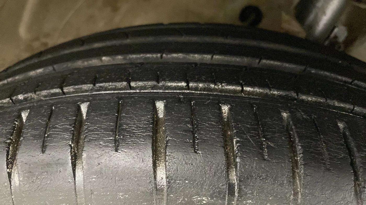 2020 Maruti Swift ZXI PLUS, Petrol, Manual, 39,286 km, Right Front Tyre Tread