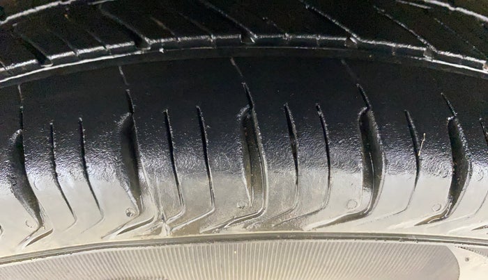 2019 Maruti Alto LXI, Petrol, Manual, 96,645 km, Left Front Tyre Tread