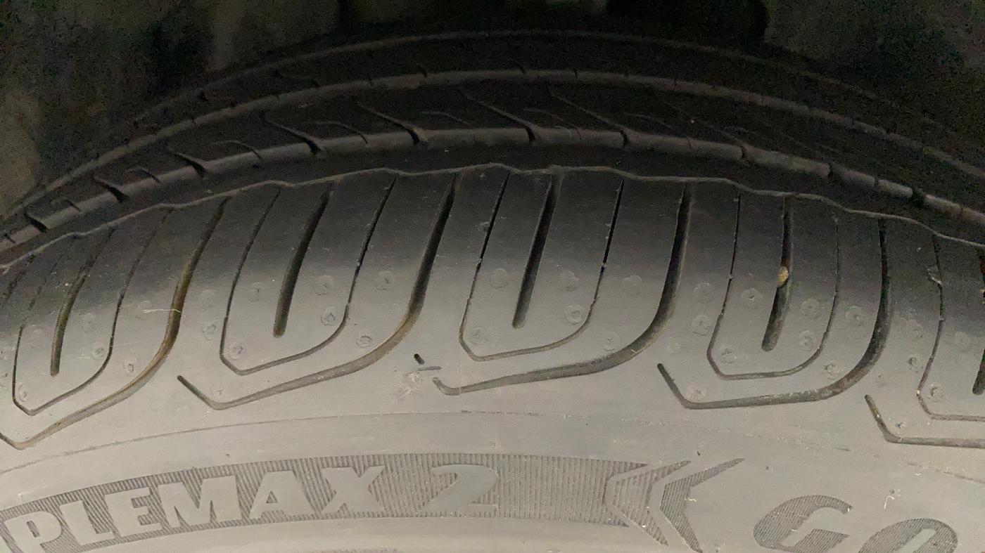 2021 Tata ALTROZ XZ PLUS PETROL, Petrol, Manual, 21,943 km, Right Front Tyre Tread