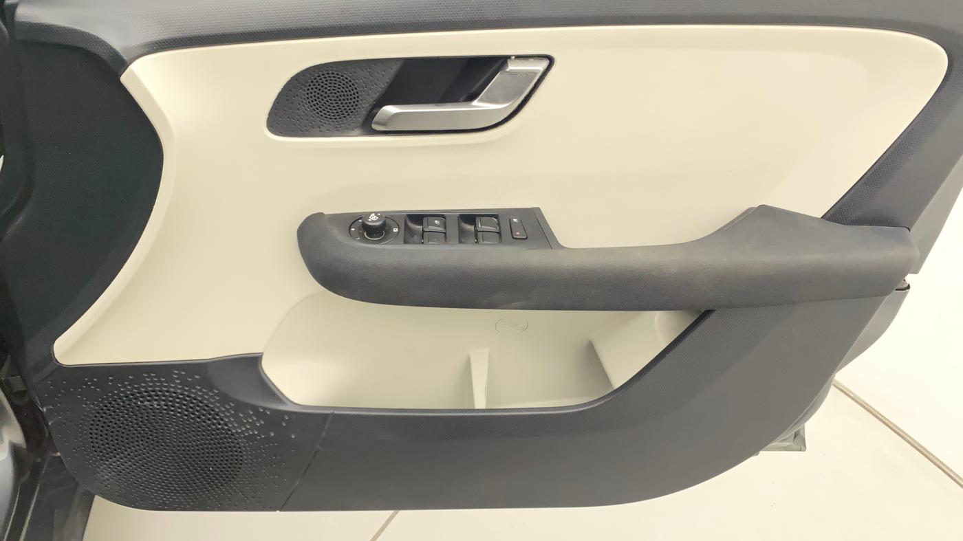 2021 Tata ALTROZ XZ PLUS PETROL, Petrol, Manual, 21,943 km, Driver Side Door Panels Control