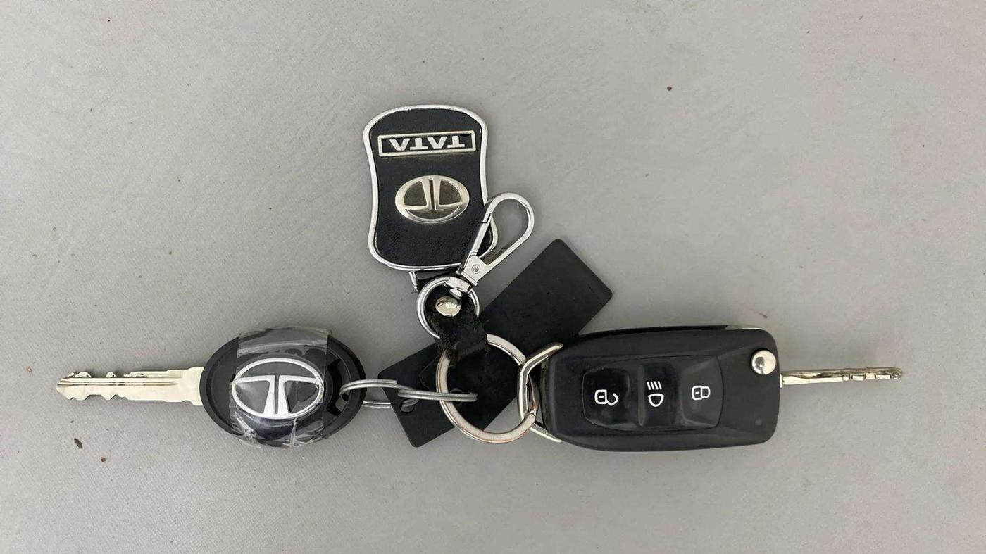 2017 Tata TIGOR XZ (O) PETROL, Petrol, Manual, 39,164 km, Key Close Up