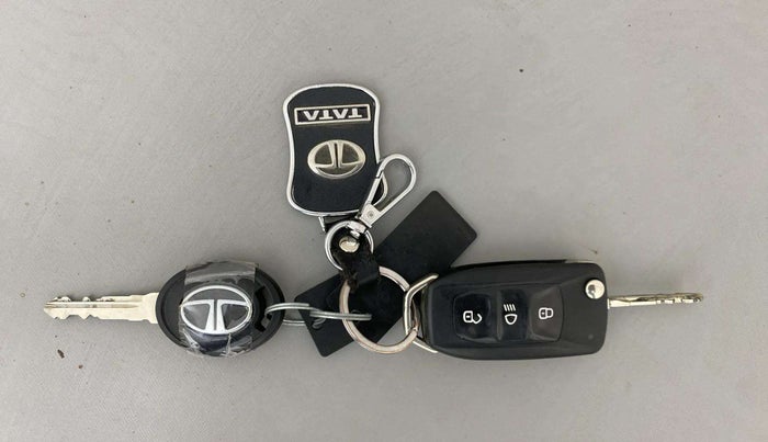 2017 Tata TIGOR XZ (O) PETROL, Petrol, Manual, 39,164 km, Key Close Up