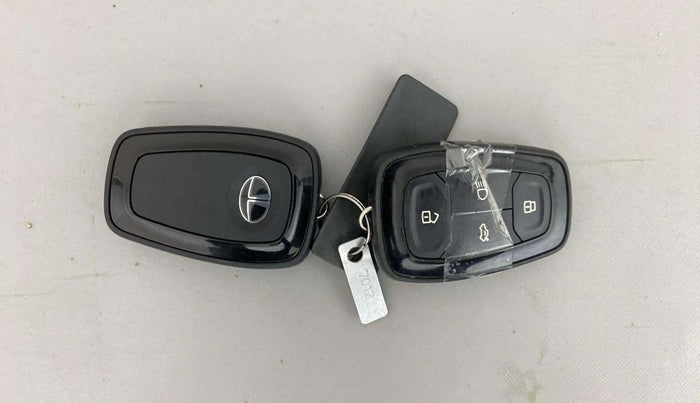 2023 Tata TIGOR XZ PLUS CNG, CNG, Manual, 46,689 km, Key Close Up