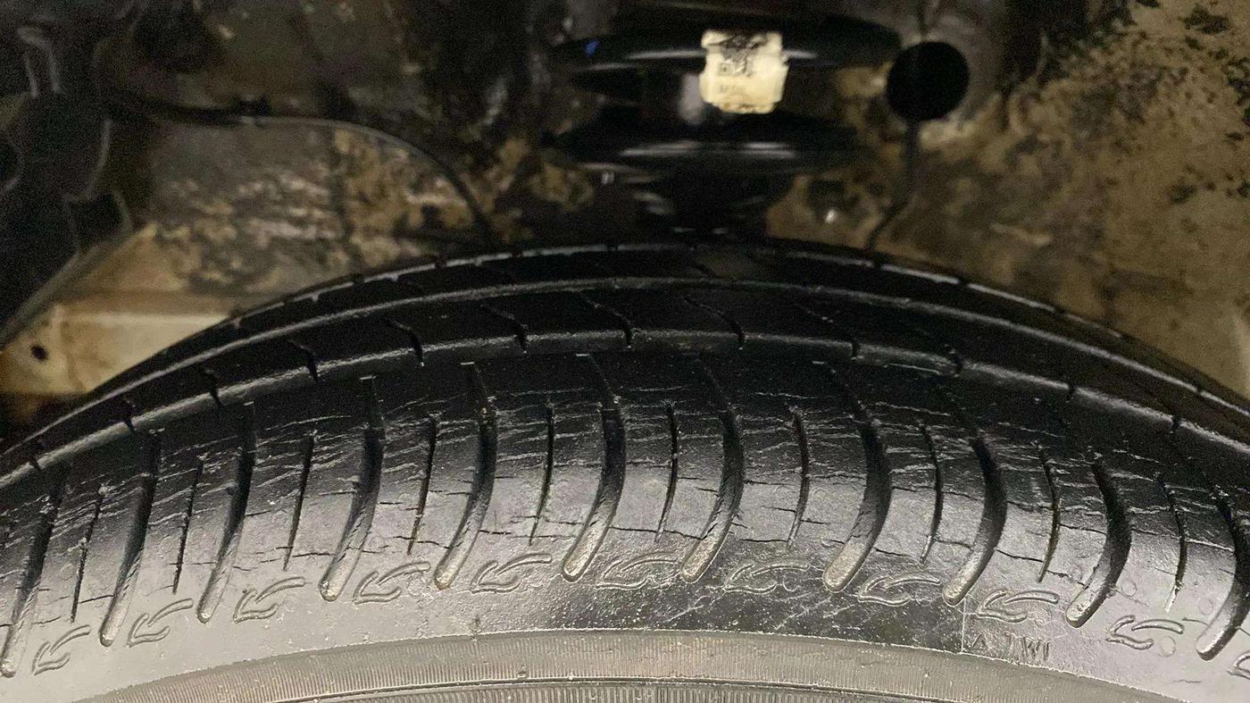 2020 Maruti S PRESSO VXI PLUS AMT, Petrol, Automatic, 9,764 km, Left Front Tyre Tread