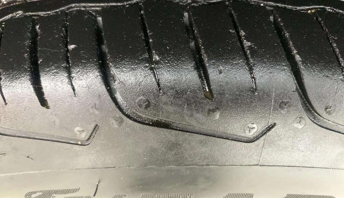 2023 Maruti FRONX ALPHA 1.0L TURBO 6 AT, Petrol, Automatic, 12,951 km, Right Rear Tyre Tread