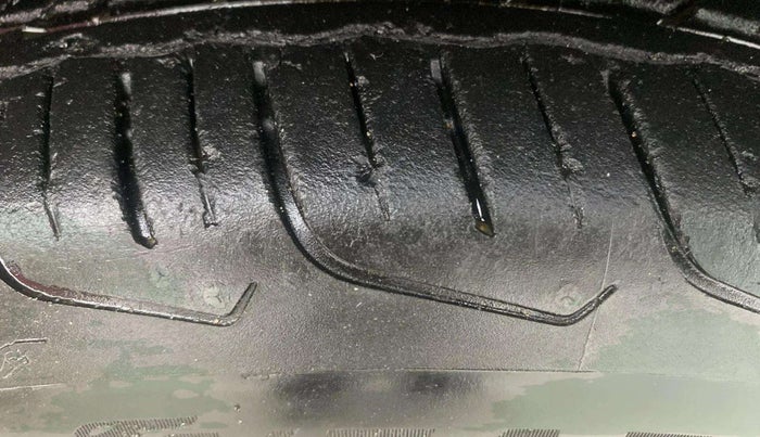 2023 Maruti FRONX ALPHA 1.0L TURBO 6 AT, Petrol, Automatic, 12,951 km, Right Front Tyre Tread