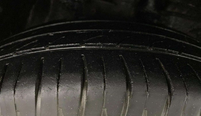 2016 Maruti Celerio VXI CNG, CNG, Manual, 86,742 km, Right Front Tyre Tread