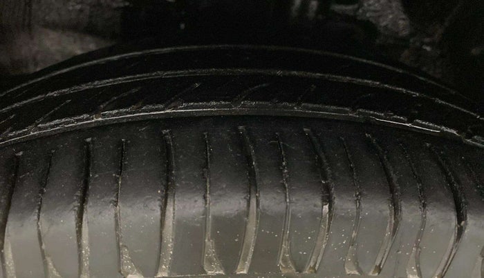 2016 Maruti Celerio VXI CNG, CNG, Manual, 86,742 km, Left Front Tyre Tread