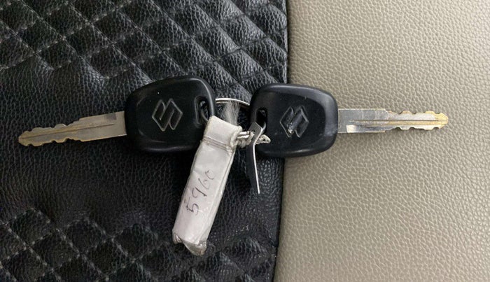 2016 Maruti Celerio VXI CNG, CNG, Manual, 86,742 km, Key Close Up