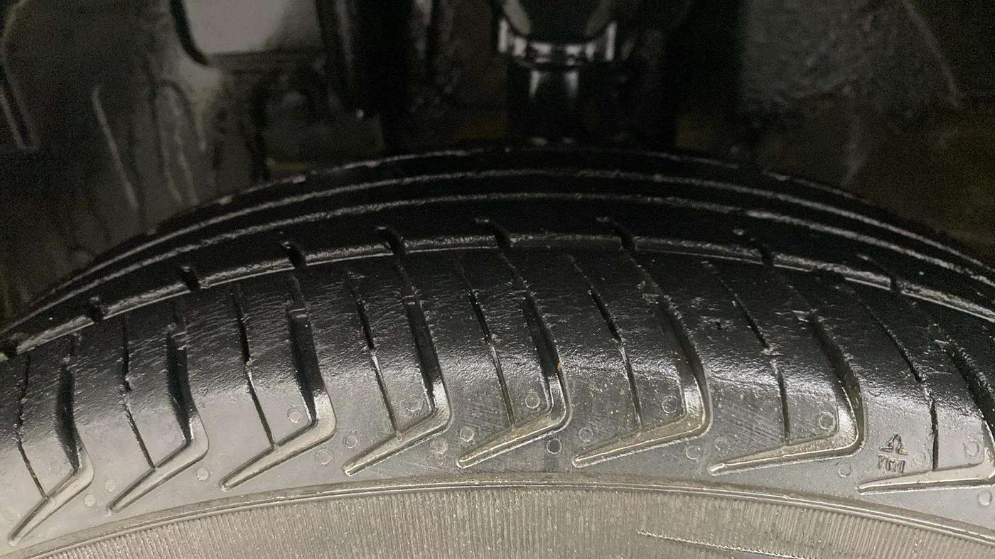 2019 Renault Kwid RXT 1.0 AMT (O), Petrol, Automatic, 42,049 km, Left Front Tyre Tread