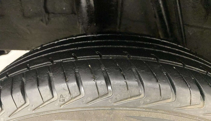 2019 Renault Kwid RXT 1.0 AMT (O), Petrol, Automatic, 42,049 km, Right Rear Tyre Tread