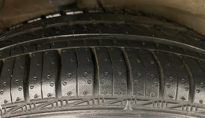 2017 Tata Zest XT PETROL, Petrol, Manual, 51,776 km, Right Rear Tyre Tread
