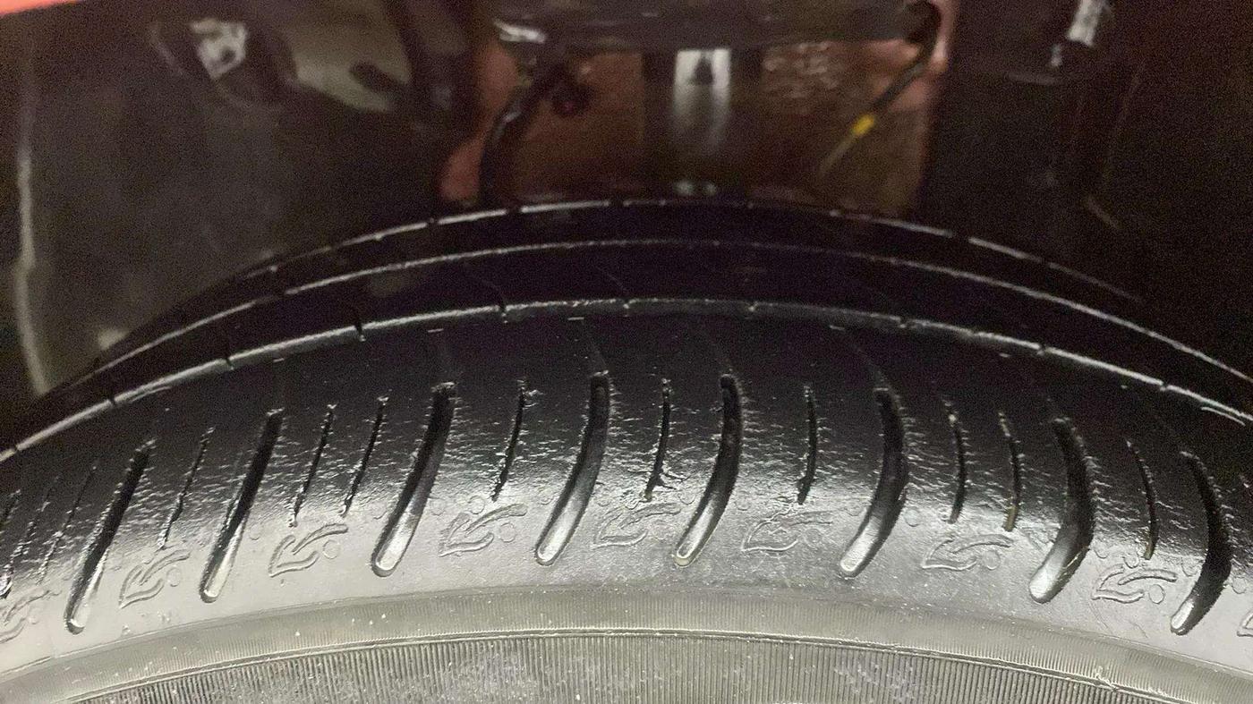 2021 Tata ALTROZ XT PETROL, Petrol, Manual, 21,415 km, Left Front Tyre Tread